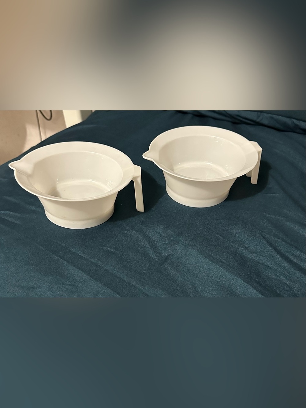 White Plastic Mixing Hair Color Bowls - Set of 2